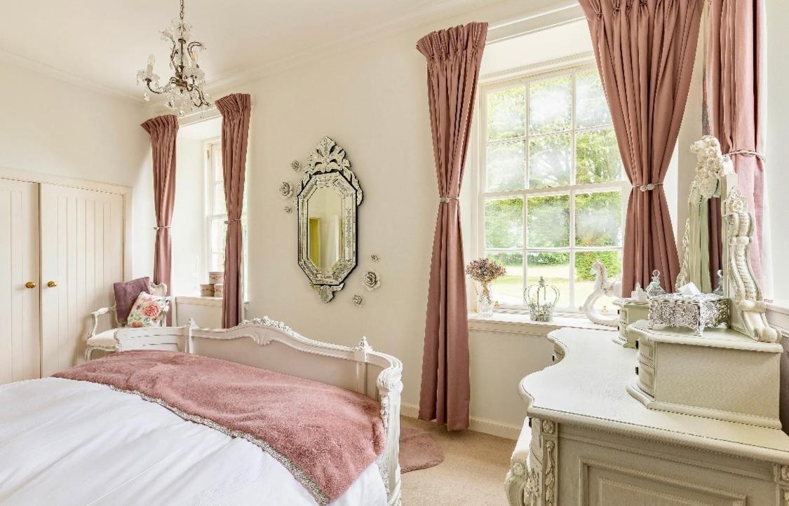 Private Room & Bathroom In Manor House Maybole ภายนอก รูปภาพ